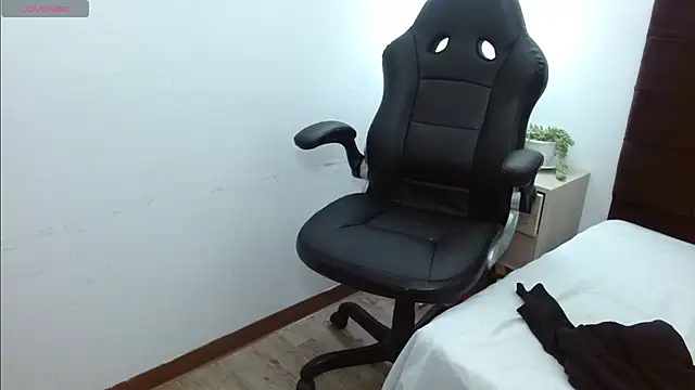 AlexandraJones  online show from September 13, 2025, 10:32 pm