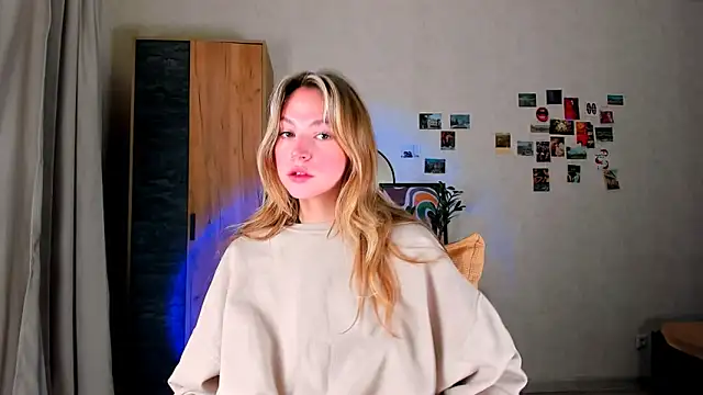 Niky  Jess online show from December 16, 2024, 4:45 am