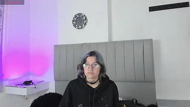 SukiFuyu  online show from February 24, 2025, 12:59 pm