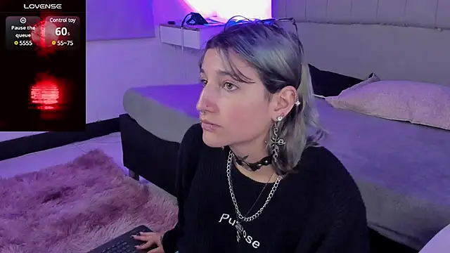 SukiFuyu  online show from March 19, 2025, 12:23 pm