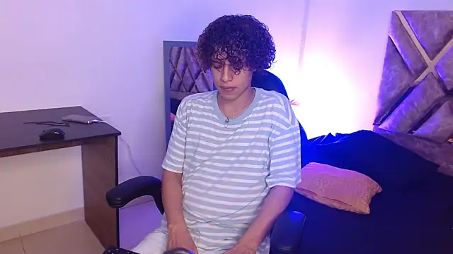 nickolas moon online show from March 21, 2025, 1:56 am