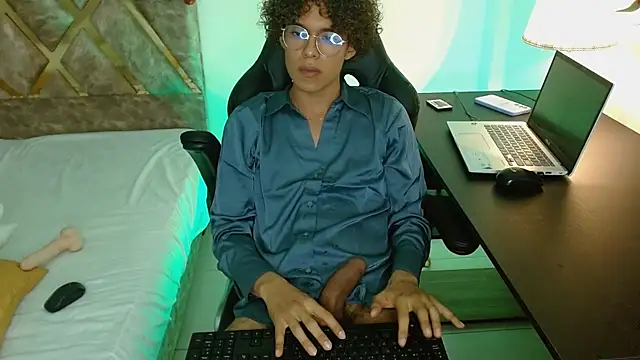 nickolas moon online show from December 30, 2024, 12:11 am