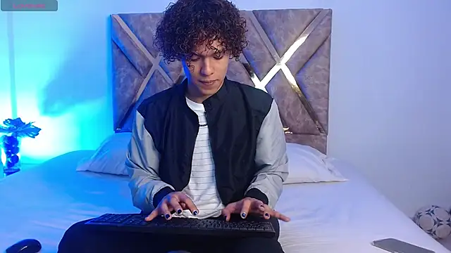 nickolas moon online show from March 5, 2025, 5:39 pm