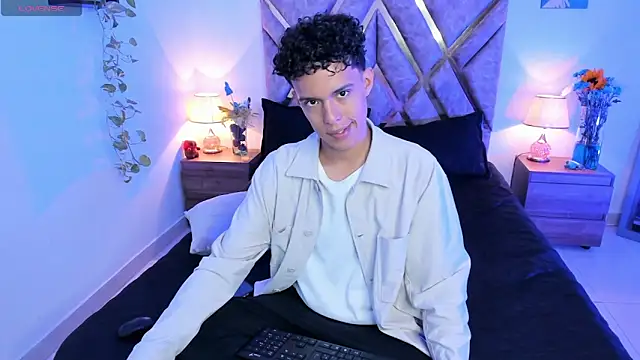 nickolas moon online show from September 25, 2025, 2:12 pm