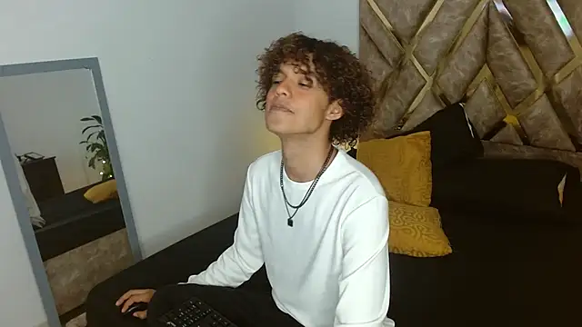 nickolas moon online show from January 29, 2025, 9:17 pm