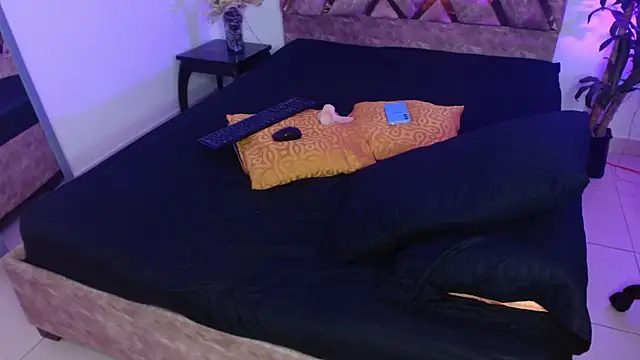 nickolas moon online show from February 1, 2025, 5:47 pm