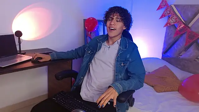 nickolas moon online show from February 16, 2025, 7:16 pm