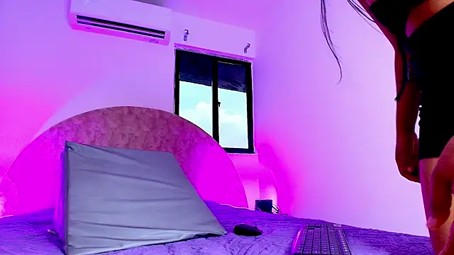 anisha x online show from November 15, 2025, 7:18 pm