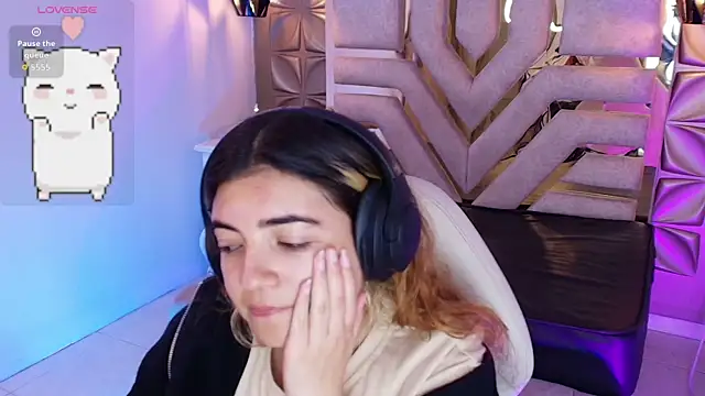 meraki fraise online show from September 26, 2025, 7:32 pm