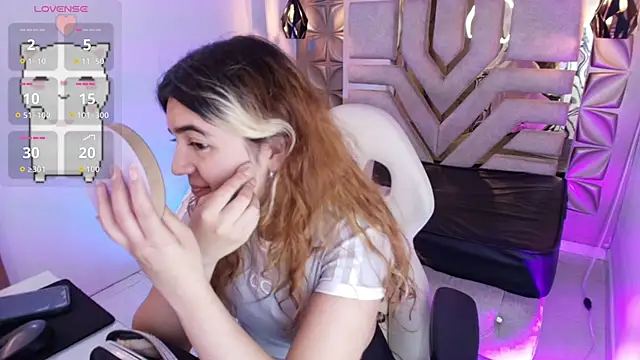 meraki fraise online show from September 18, 2025, 7:50 pm