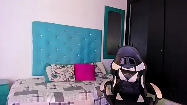 Tasha Sant online show from September 15, 2025, 8:48 am