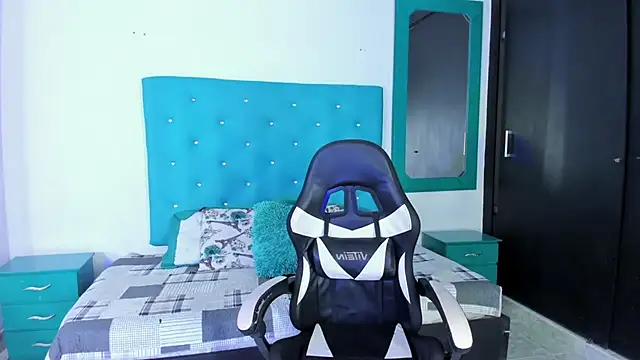 Tasha Sant online show from September 12, 2025, 8:41 pm