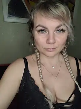 Snapshot of candy_queeen chatting on November 26, 2025, 2:55 am candy queeen online show from November 26, 2025, 2:55 am