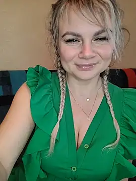 Snapshot of candy_queeen chatting on December 2, 2025, 8:27 am candy queeen online show from December 2, 2025, 8:27 am