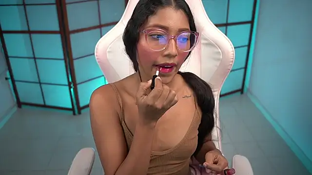 small emilie online show from November 9, 2025, 2:21 pm