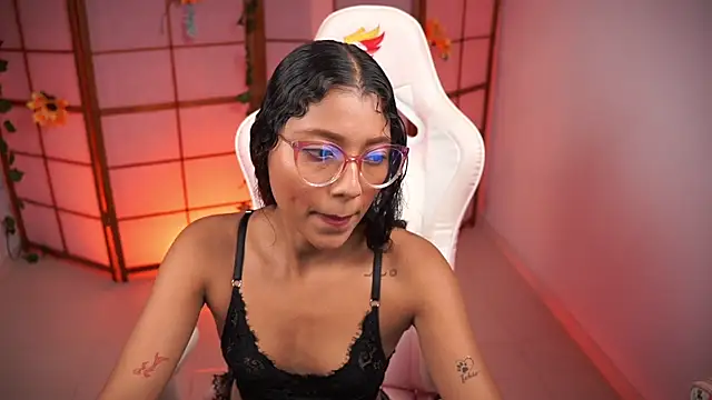 small emilie online show from September 28, 2025, 2:24 pm