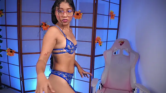 small emilie online show from September 29, 2025, 1:06 pm