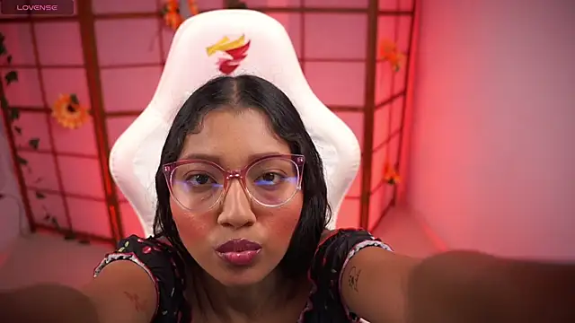 small emilie online show from October 9, 2025, 2:50 pm