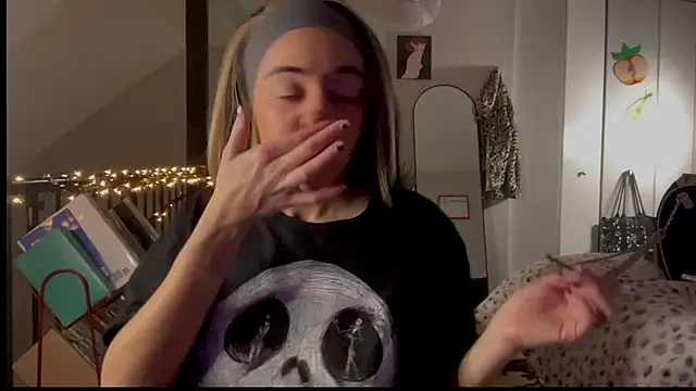 Snapshot of babybimbo chatting on December 28, 2024, 10:55 pm babybimbo online show from December 28, 2024, 10:55 pm