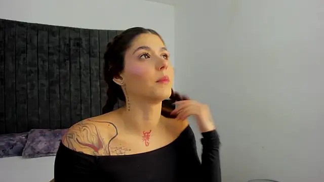 Snapshot of AnnyCherry_ chatting on March 24, 2026, 10:43 pm AnnyCherry online show from March 24, 2026, 10:43 pm