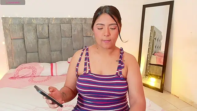 DIANEE 01 online show from June 3, 2026, 9:41 pm