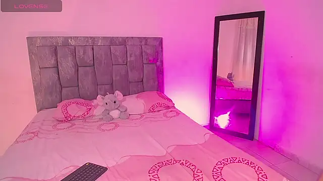 DIANEE 01 online show from December 20, 2025, 8:12 pm