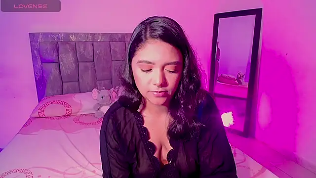 DIANEE 01 online show from February 4, 2026, 11:00 pm