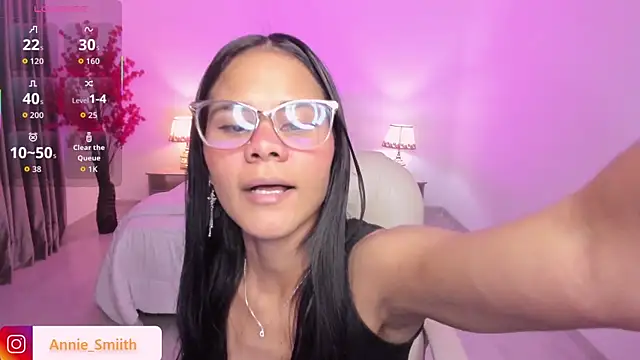 anniie smith online show from November 9, 2025, 11:36 am