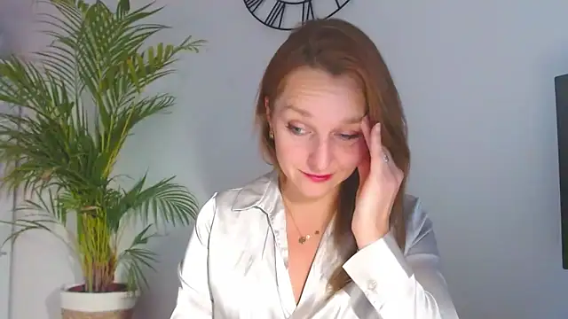 AliciaDesire online show from November 26, 2025, 2:06 pm