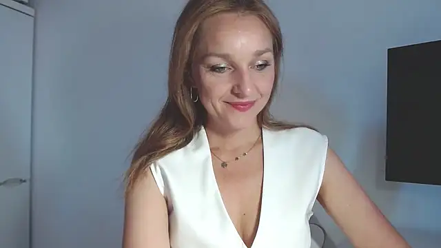 Snapshot of AliciaDesire chatting on May 29, 2026, 5:46 am AliciaDesire online show from May 29, 2026, 5:46 am