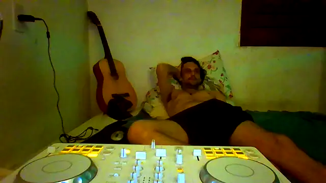 Snapshot of couplemilk chatting on June 2, 2026, 2:33 am couplemilk online show from June 2, 2026, 2:33 am
