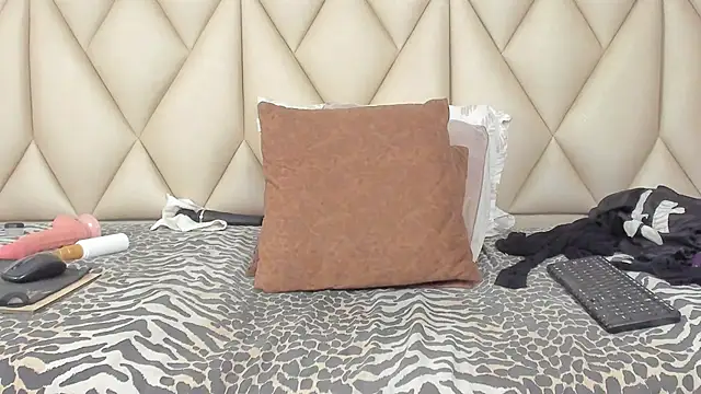 zamira 44 online show from March 11, 2025, 4:40 pm