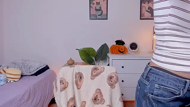 Adriennesexxx online show from October 4, 2025, 9:05 pm