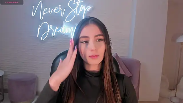 DolcieElliot online show from March 4, 2025, 1:28 pm