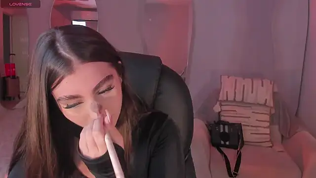 DolcieElliot online show from February 18, 2025, 12:28 pm