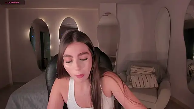 DolcieElliot online show from February 20, 2025, 12:15 pm