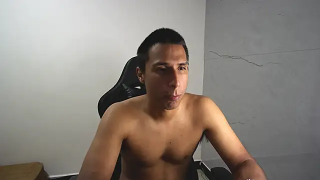 Snapshot of michaelhotbbc chatting on October 2, 2025, 3:43 am michaelhotbbc online show from October 2, 2025, 3:43 am