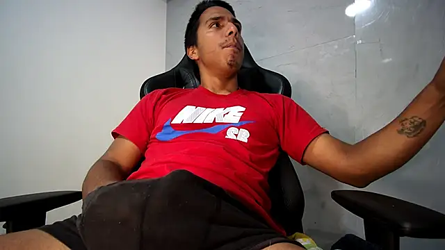 Snapshot of michaelhotbbc chatting on October 26, 2025, 4:57 am michaelhotbbc online show from October 26, 2025, 4:57 am