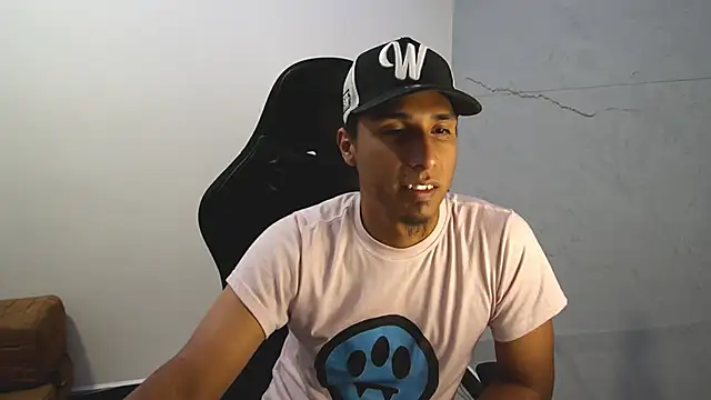 Snapshot of michaelhotbbc chatting on September 29, 2025, 3:57 am michaelhotbbc online show from September 29, 2025, 3:57 am