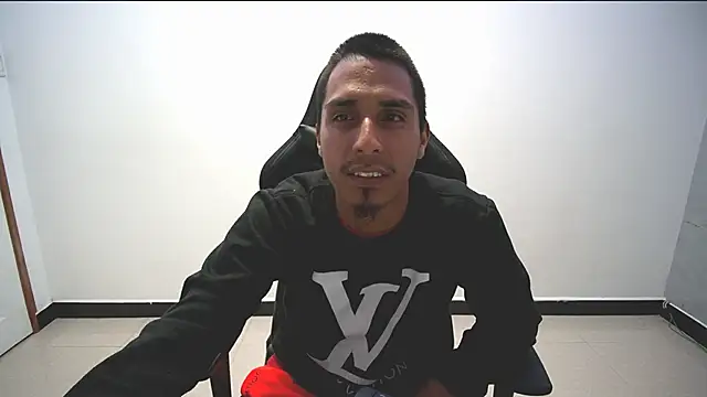 Snapshot of michaelhotbbc chatting on September 26, 2025, 4:19 am michaelhotbbc online show from September 26, 2025, 4:19 am