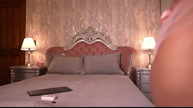 AngelineConnor online show from October 4, 2025, 11:06 pm