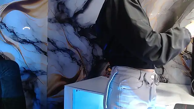 ling ling24 online show from October 4, 2025, 12:07 pm