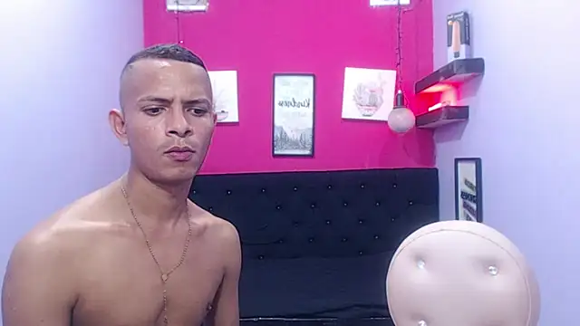 hugecocks hot online show from May 6, 2026, 7:18 pm