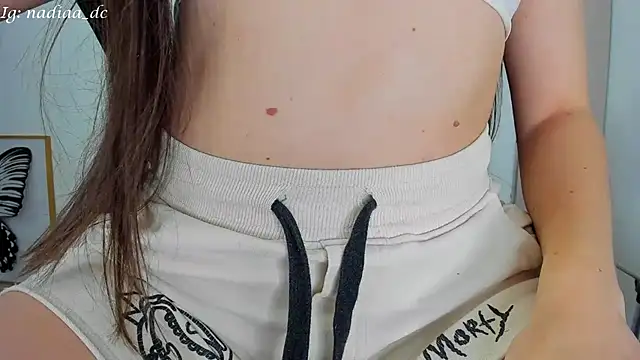 Nadiaa  online show from March 10, 2025, 4:07 am