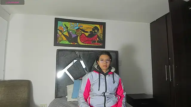 Vahiolet smith online show from October 17, 2025, 3:10 am