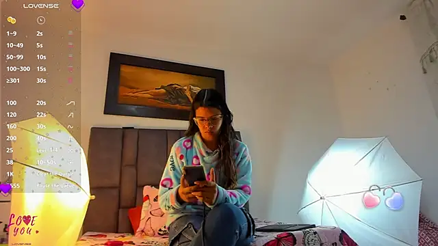 Snapshot of Vahiolet_smith chatting on February 10, 2026, 3:05 am Vahiolet smith online show from February 10, 2026, 3:05 am