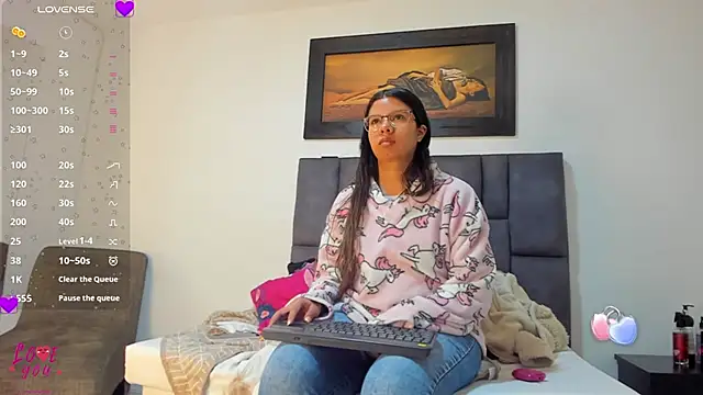 Snapshot of Vahiolet_smith chatting on February 3, 2026, 12:10 am Vahiolet smith online show from February 3, 2026, 12:10 am