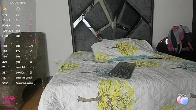 Vahiolet smith online show from November 7, 2025, 3:22 am