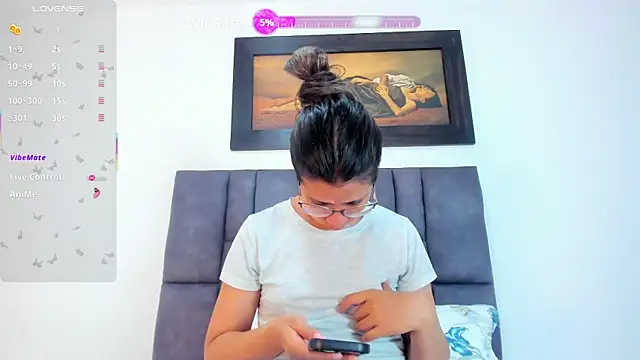 Snapshot of Vahiolet_smith chatting on May 28, 2026, 3:14 am Vahiolet smith online show from May 28, 2026, 3:14 am