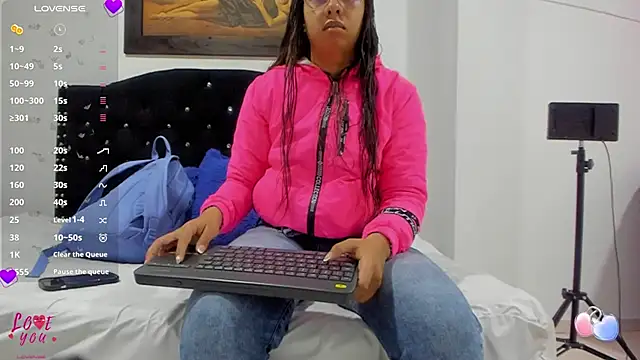 Vahiolet smith online show from December 4, 2025, 3:27 am